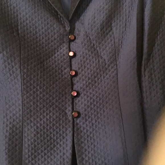 Silk suit - Picture 2 of 5